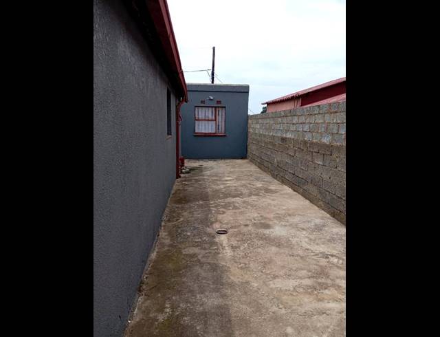 2 BEDROOM HOUSE FOR SALE IN MOROKA